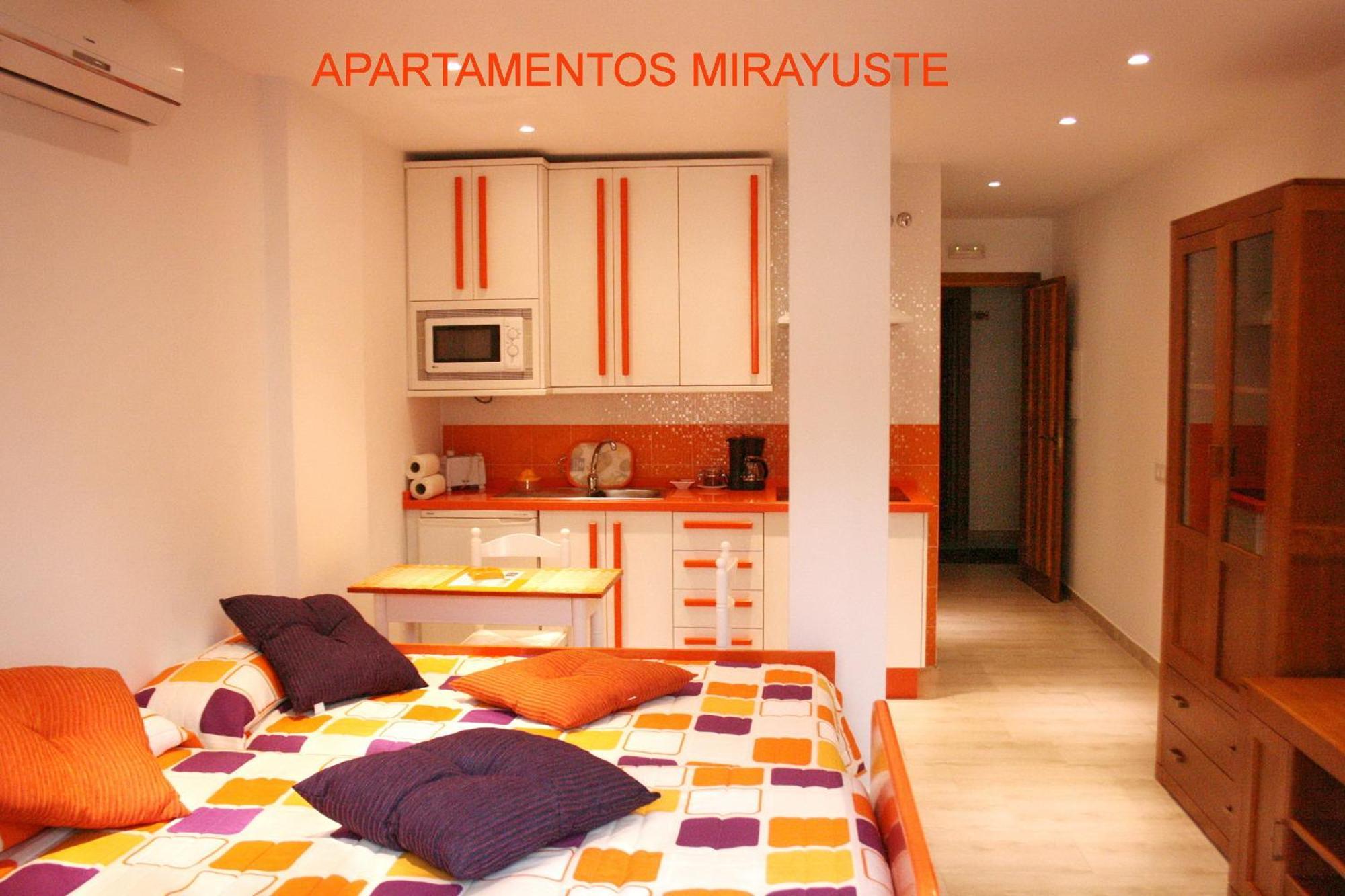 Apartamentos Turisticos Mirayuste Guadalupe  Zimmer foto